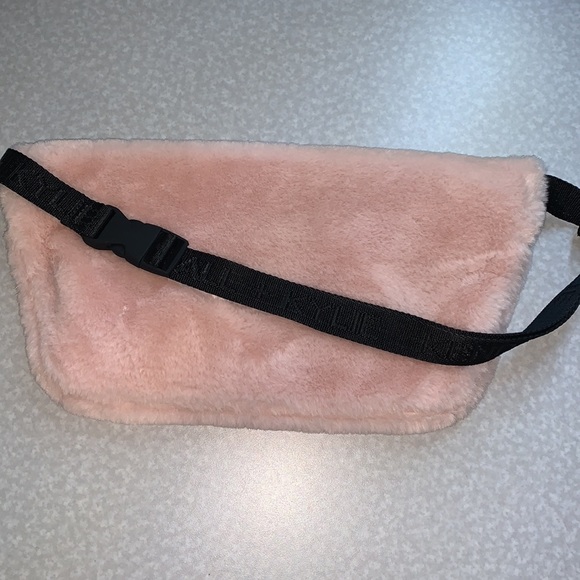 Kendall & Kylie Fanny Pack/Belt Bag - Picture 3 of 7